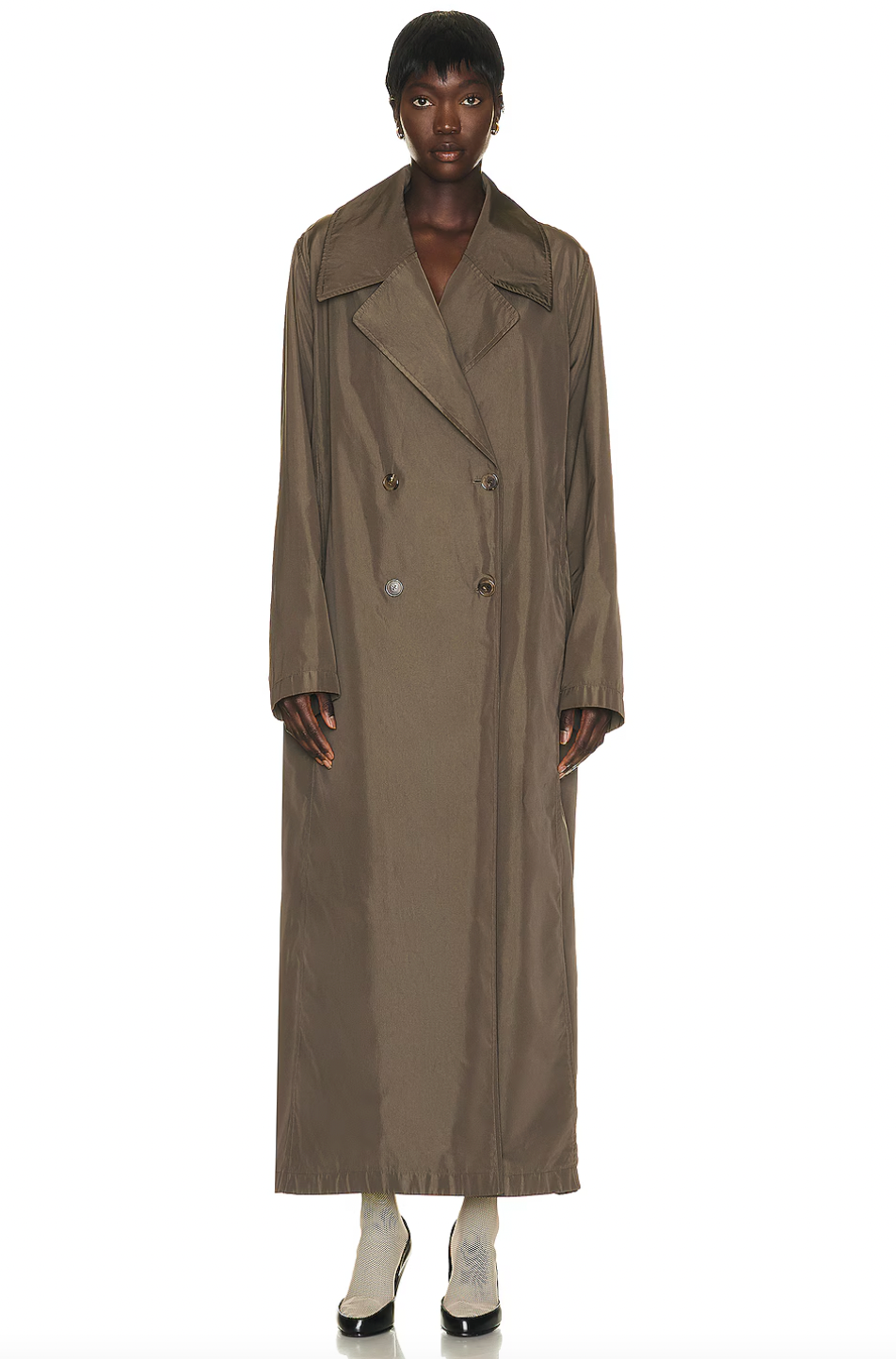 The Cadel Trench Coat by The Row features a water-repellent shell enhanced with silk for a soft, luxurious feel. Its double-breasted design and adjustable belt ensure a tailored fit that flatters any silhouette. This versatile coat offers refined comfort and protection, making it an ideal layering piece for sophisticated, polished looks.