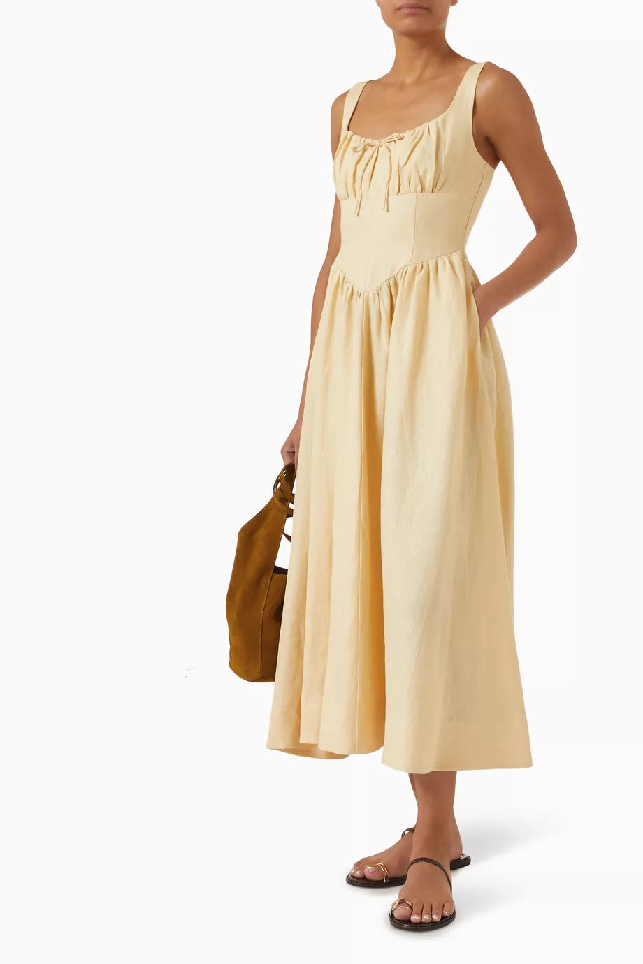 Reformation's Balia Dress in Linen is designed for effortless comfort and style during warm days. Its breathable linen fabric keeps you cool, while the smocked back panel and adjustable shoulder straps ensure a tailored fit. Ideal for picnics, brunches, and sunny outings, this dress combines practicality with an expert touch of casual elegance.