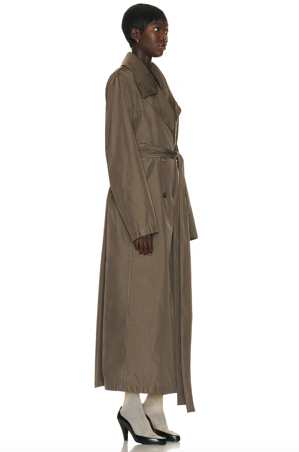 The Cadel Trench Coat by The Row features a water-repellent shell enhanced with silk for a soft, luxurious feel. Its double-breasted design and adjustable belt ensure a tailored fit that flatters any silhouette. This versatile coat offers refined comfort and protection, making it an ideal layering piece for sophisticated, polished looks.