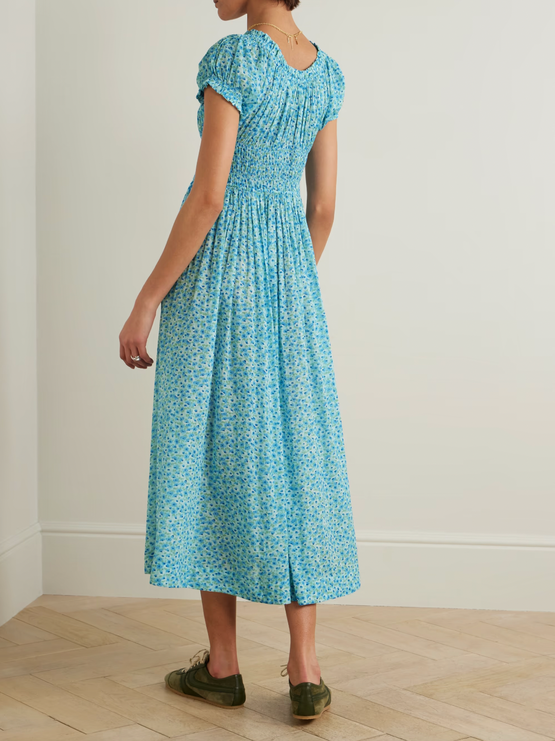 Inspired by the relaxed elegance of Southern California, this Ashlynn midi dress embodies DÔEN's signature romantic aesthetic. Crafted from breathable organic cotton-voile, it features an enchanting all-over floral print that captures effortless sophistication. The shirred bodice provides gentle shaping and comfort, while adjustable ties at the neckline and waist allow you to customize the fit to your preference.