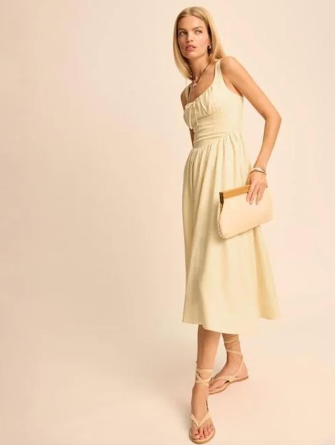 Reformation's Balia Dress in Linen is designed for effortless comfort and style during warm days. Its breathable linen fabric keeps you cool, while the smocked back panel and adjustable shoulder straps ensure a tailored fit. Ideal for picnics, brunches, and sunny outings, this dress combines practicality with an expert touch of casual elegance.