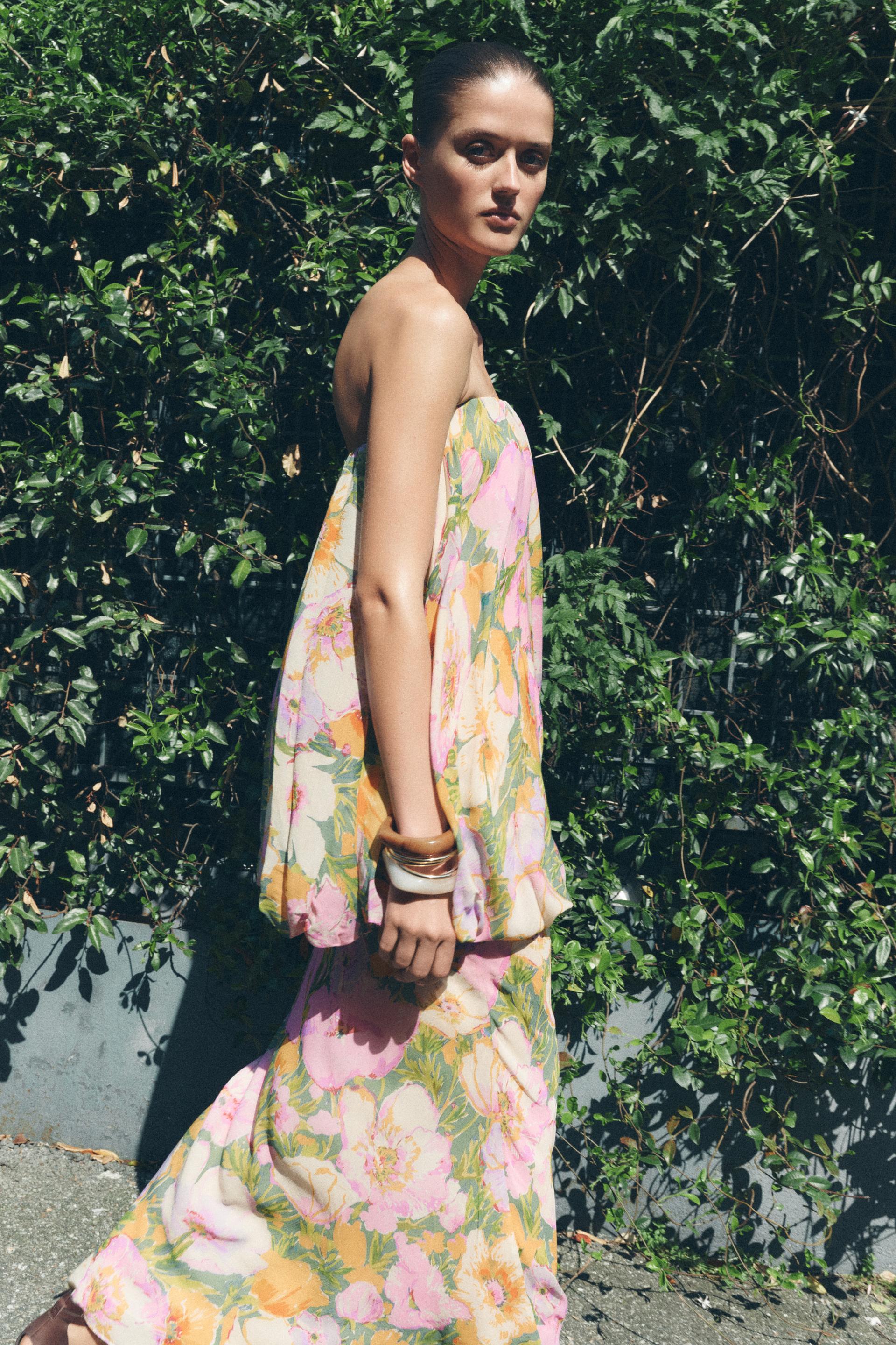 This Floral Print Dress features a straight-cut neckline and bare shoulders for a refined, elegant silhouette. The intricate floral print adds a delicate visual appeal, while the combined interior lining ensures comfort and structure. A concealed side zip with a metal hook provides a seamless finish, enhancing both fit and ease of wear. Ideal for sophisticated occasions, this dress balances style and practicality with expert tailoring.