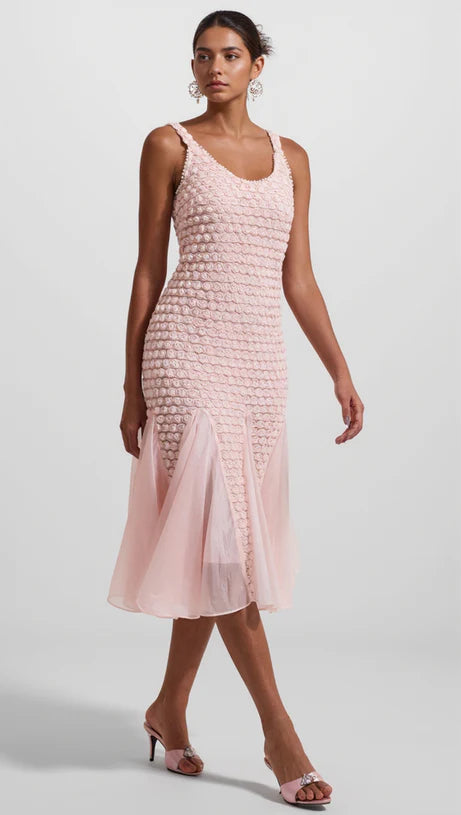 This Pink Embroidered Splicing Sleeveless Midi Dress combines intricate embroidery with a sleek sleeveless cut for a confident, standout look. Its bold design enhances your presence, making it ideal for those who want to express strength and style effortlessly. Perfect for various occasions, this dress offers both elegance and a fearless attitude in one striking piece.