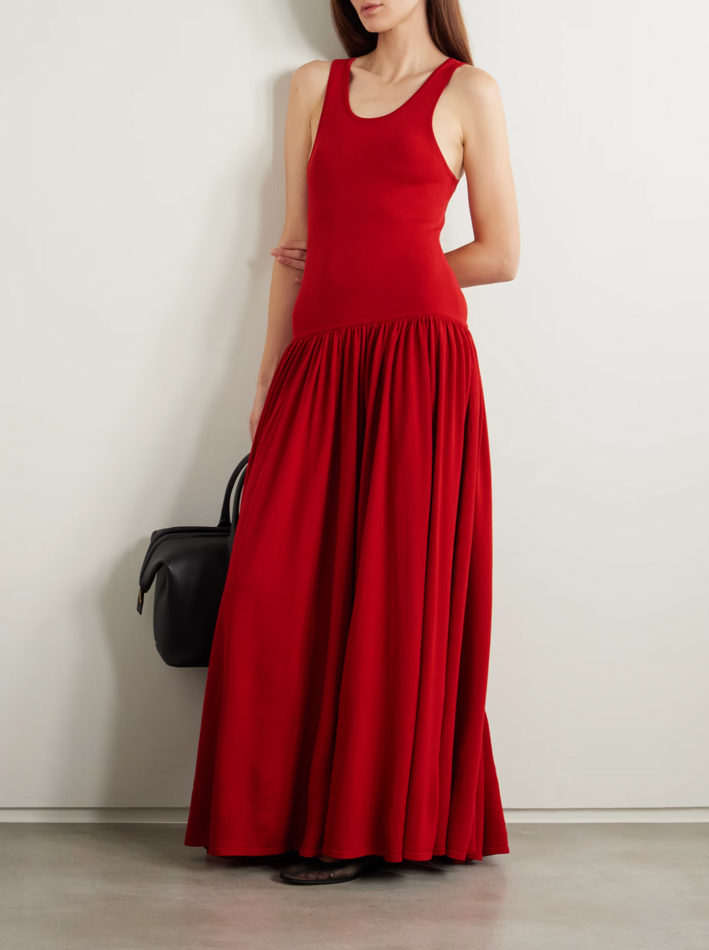 Loulou de Saison's Jada gathered knitted maxi dress expertly combines comfort, detail, and structure. Featuring a scoop neck reminiscent of a tank top, the dress flows gracefully into gathered pleats at the dropped waist, creating a flattering silhouette. Crafted for both style and ease, this red dress offers a refined yet relaxed look perfect for a variety of occasions.