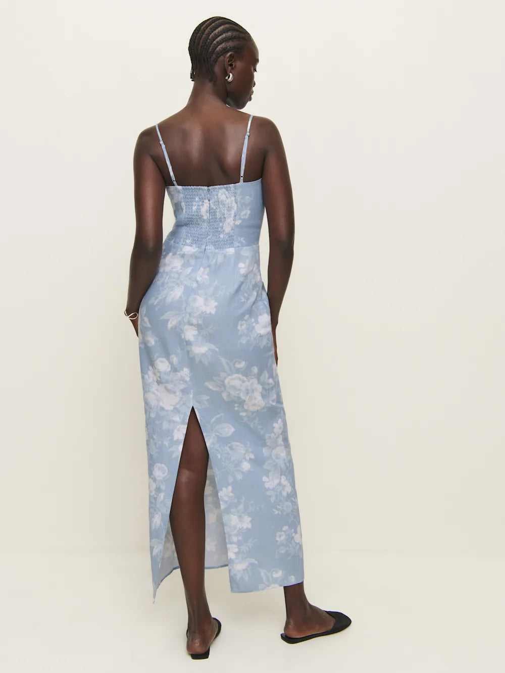 The Frankie Linen Dress by Reformation features a slim silhouette that flatters your figure with its straight neckline and sleek, non-adjustable spaghetti straps for a secure fit. Crafted with attention to detail, it includes a subtle center back slit that enhances mobility and adds a refined touch. Ideal for warm weather, its breathable linen fabric ensures comfort while maintaining a polished, sophisticated look. Perfect for elegant daytime events or casual evening outings.