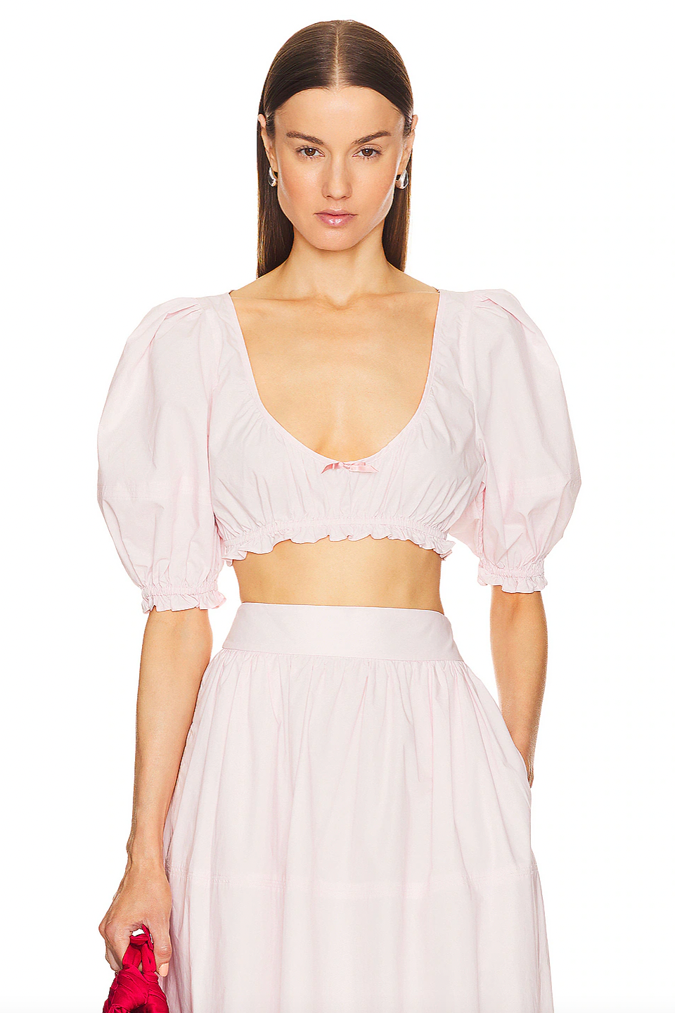 The Poplin Cropped Peasant Top by Helsa features airy puff sleeves with elastic cuffs for comfortable movement and a flattering silhouette. A delicate bow detail at the front adds a subtle touch of charm, while the elastic underband ensures a secure yet flexible fit. Crafted from lightweight poplin fabric, this top offers breathability and a crisp, polished appearance ideal for warm-weather styling.