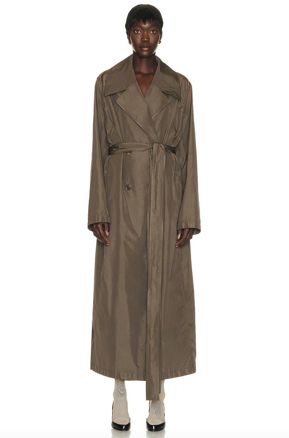 The Cadel Trench Coat by The Row features a water-repellent shell enhanced with silk for a soft, luxurious feel. Its double-breasted design and adjustable belt ensure a tailored fit that flatters any silhouette. This versatile coat offers refined comfort and protection, making it an ideal layering piece for sophisticated, polished looks.