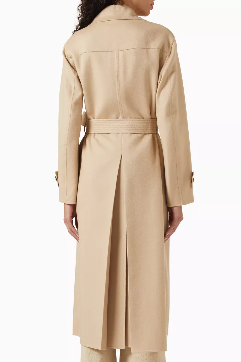 The Freddy Coat in Cashmere by Loro Piana is a masterclass in refined outerwear. Its innovative double construction technique creates a garment that is remarkably warm yet surprisingly lightweight. The double-breasted silhouette adds a classic touch, making it ideal for sophisticated layering. Perfectly suited for pairing with tailored trousers and ankle boots, this coat elevates any ensemble with enduring elegance and comfort.