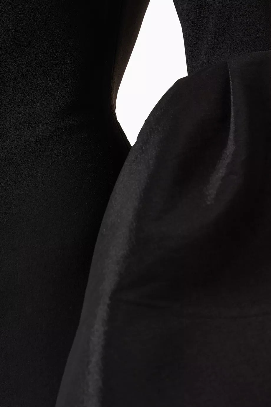 The Suri Flare-sleeve Maxi Dress by Solace London is expertly tailored for elegance and movement. Its dramatic flared cuffs create a striking silhouette, perfect for upscale occasions, while the rear slit offers both style and ease of movement, allowing you to navigate social settings with confidence and grace.