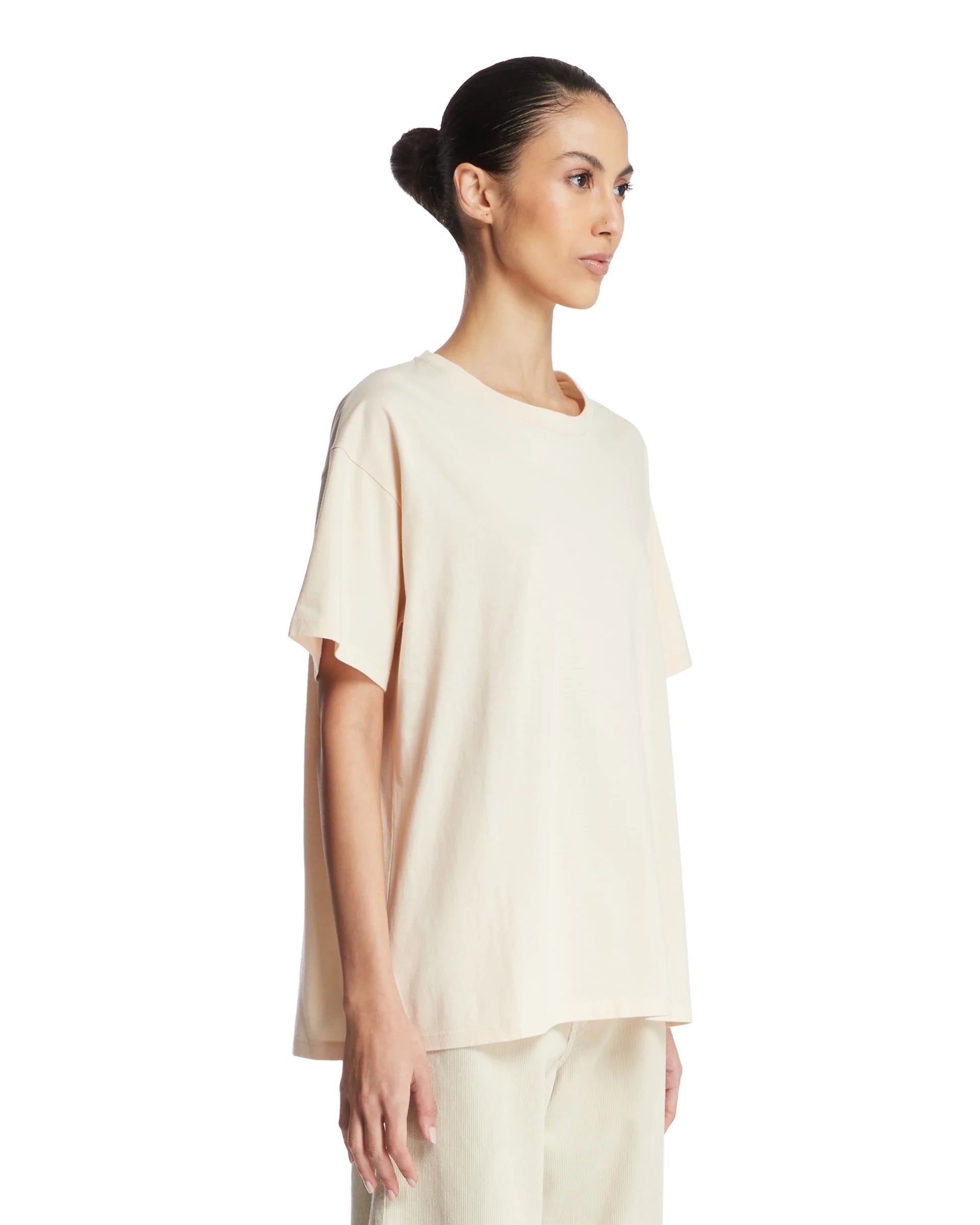 The Beige Nadina Oversized T-shirt from The Row combines effortless style and comfort. Crafted from soft beige cotton, it features a classic crew neckline, short sleeves, and a straight hem for a clean silhouette. Its oversized fit is thoughtfully enhanced with ribbed details, adding subtle texture and structure. This versatile piece offers a relaxed yet refined look, ideal for layering or wearing alone with ease.