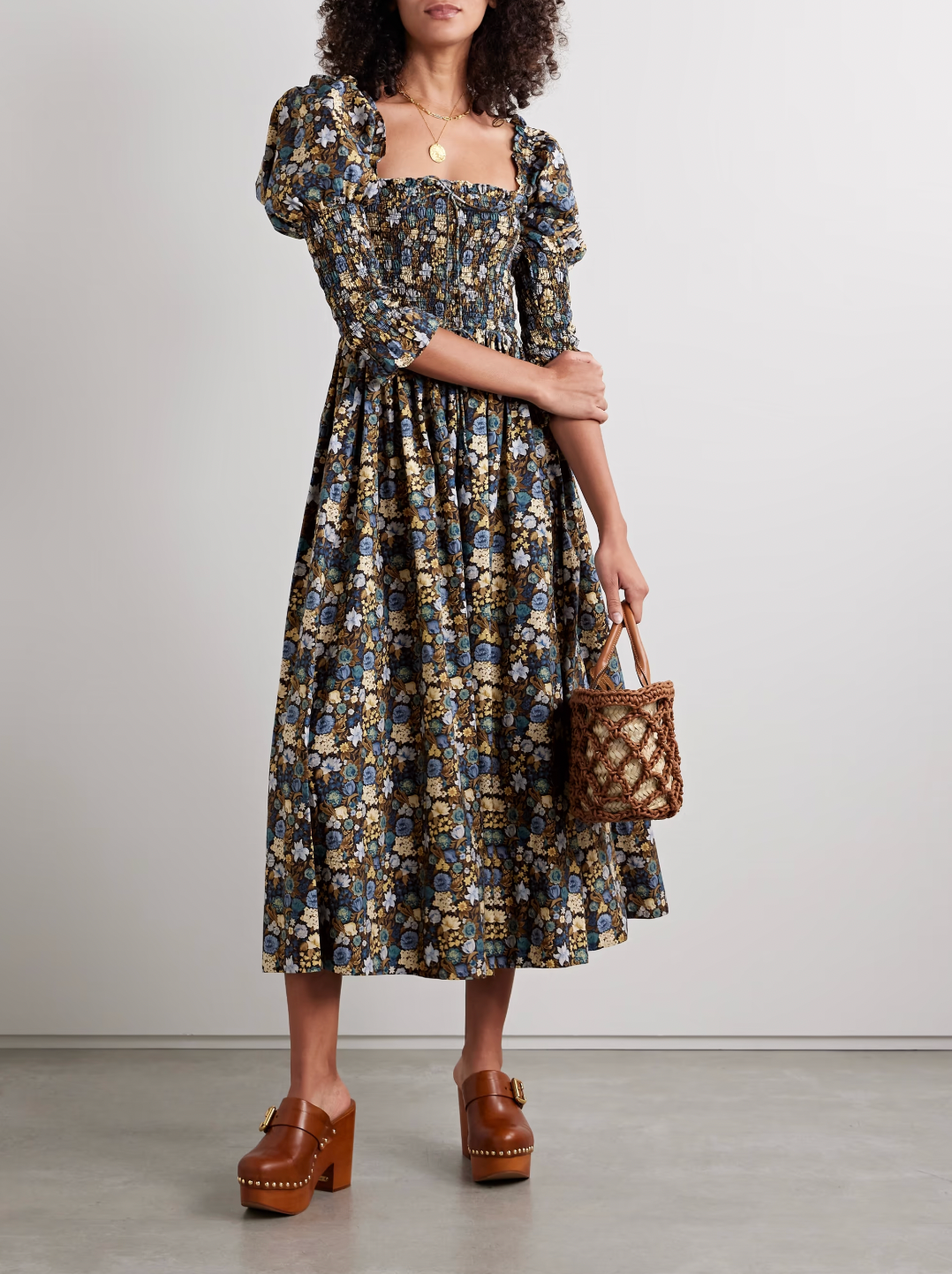 Crafted from breathable organic cotton-voile, DÔEN's Bijou dress showcases the label's signature Bleu Arbor Floral print. The smocked bodice provides gentle structure, while voluminous puffed sleeves trimmed with elastic offer styling versatility—wear them on or off the shoulder for effortless transitions from day to evening. A refined midi silhouette that balances comfort with understated elegance.