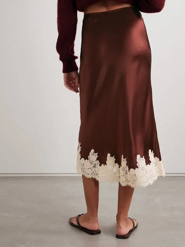The Elowen Lace-Trimmed Silk-Charmeuse Midi Skirt by DÔEN offers a refined silhouette crafted from luxurious silk-charmeuse that gracefully flows with each movement. Its elasticated waistband ensures a comfortable, flattering fit, while the delicate lace trim along the midi-length hem adds an expertly tailored touch of elegance, making it suitable for both sophisticated daytime and evening occasions.