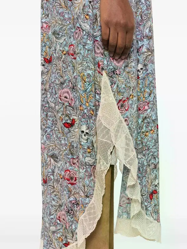 The Zadig & Voltaire Rystyl midi dress combines delicate lace detailing with a flattering V-neckline and slender spaghetti straps, creating an elegant silhouette. Designed in neutral tones, this versatile midi dress offers refined style suitable for both daytime and evening occasions.