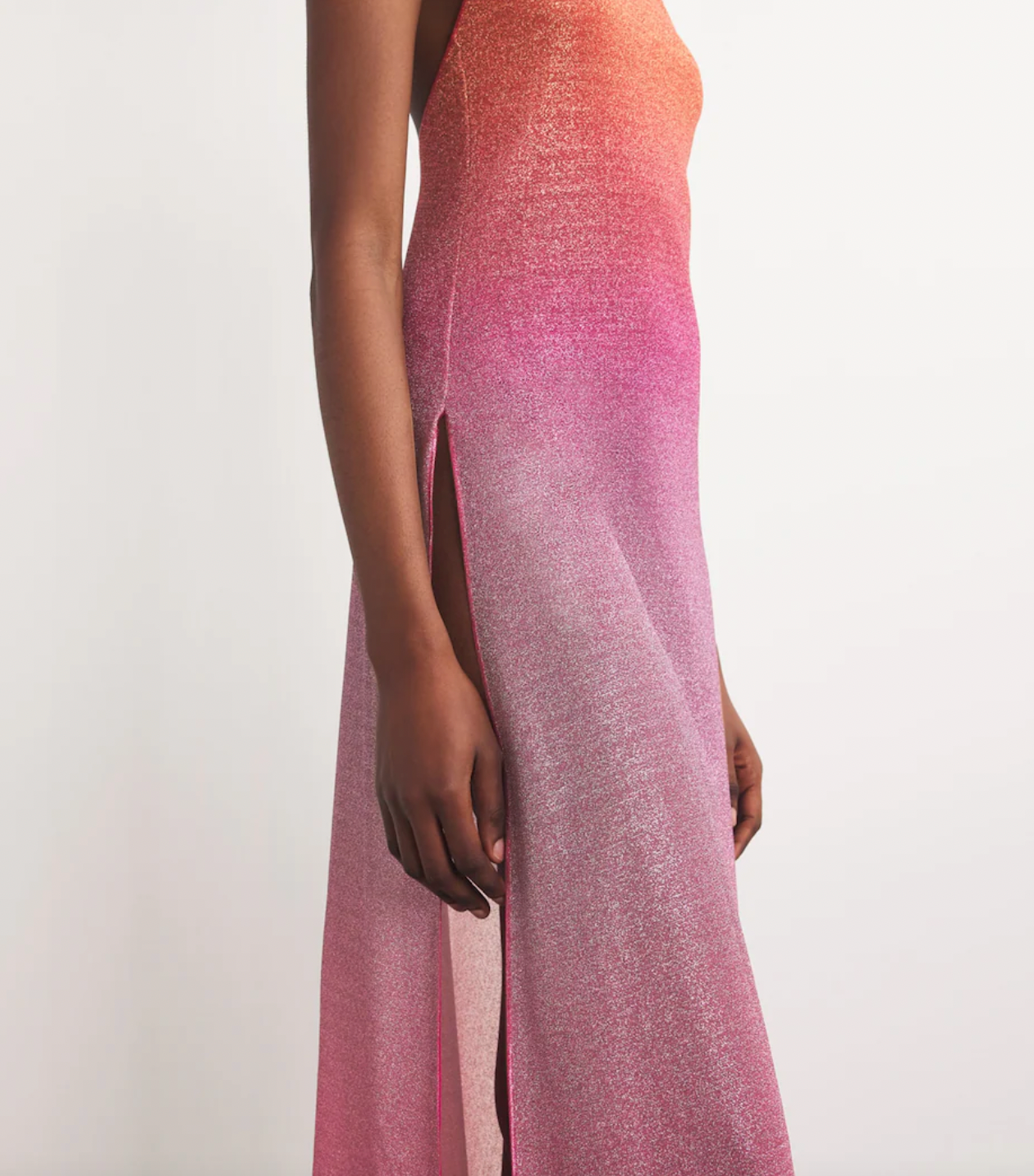 Experience elegance and modern sophistication with the OSÉREE Lumière Ombrè Metallic Stretch-Knit Halterneck Maxi Dress. Crafted from shimmering metallic stretch-knit fabric, this dress offers both comfort and a flattering fit that contours your silhouette. The ombrè effect adds depth and visual interest, while the halterneck design highlights the shoulders for a graceful, refined look. 
