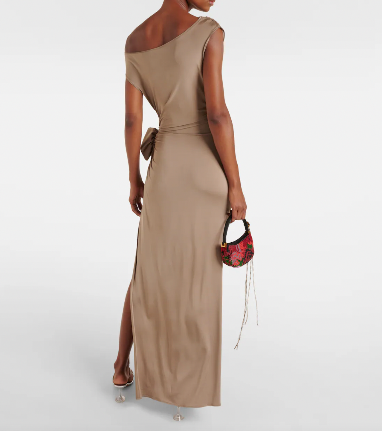 This elegant floral-appliqué jersey midi dress by Magda Butrym combines refined craftsmanship with comfort. The soft jersey fabric ensures a flattering drape and ease of movement, while the intricate floral appliqués add sophisticated textural detail. Perfect for occasions that call for subtle luxury, this dress offers a seamless blend of contemporary design and timeless elegance.