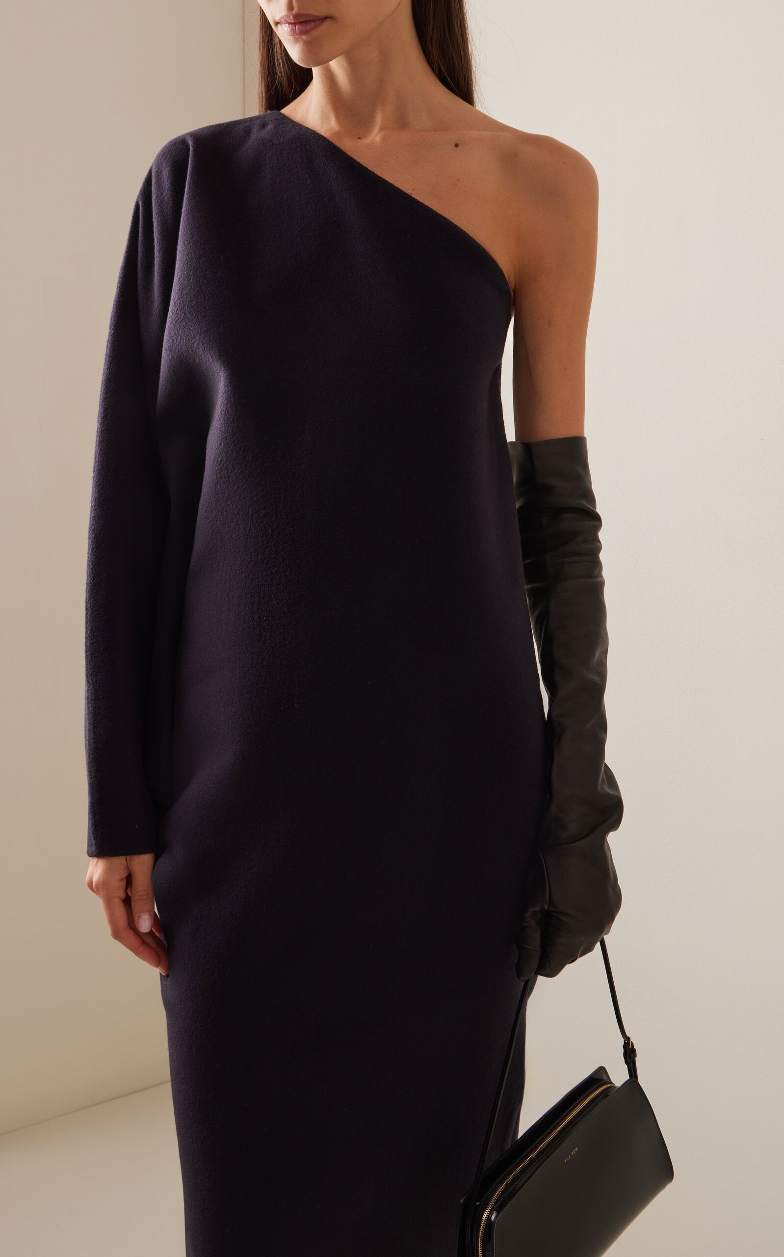 Crafted in luxurious double-faced baby cashmere, this asymmetric maxi dress by The Row features a sophisticated one-shoulder design that highlights its elegant silhouette. The voluminous draped sleeve adds a striking architectural element, while the hidden side zipper ensures a seamless fit. Perfect for refined occasions, this black dress combines timeless style with exceptional comfort and expert tailoring.