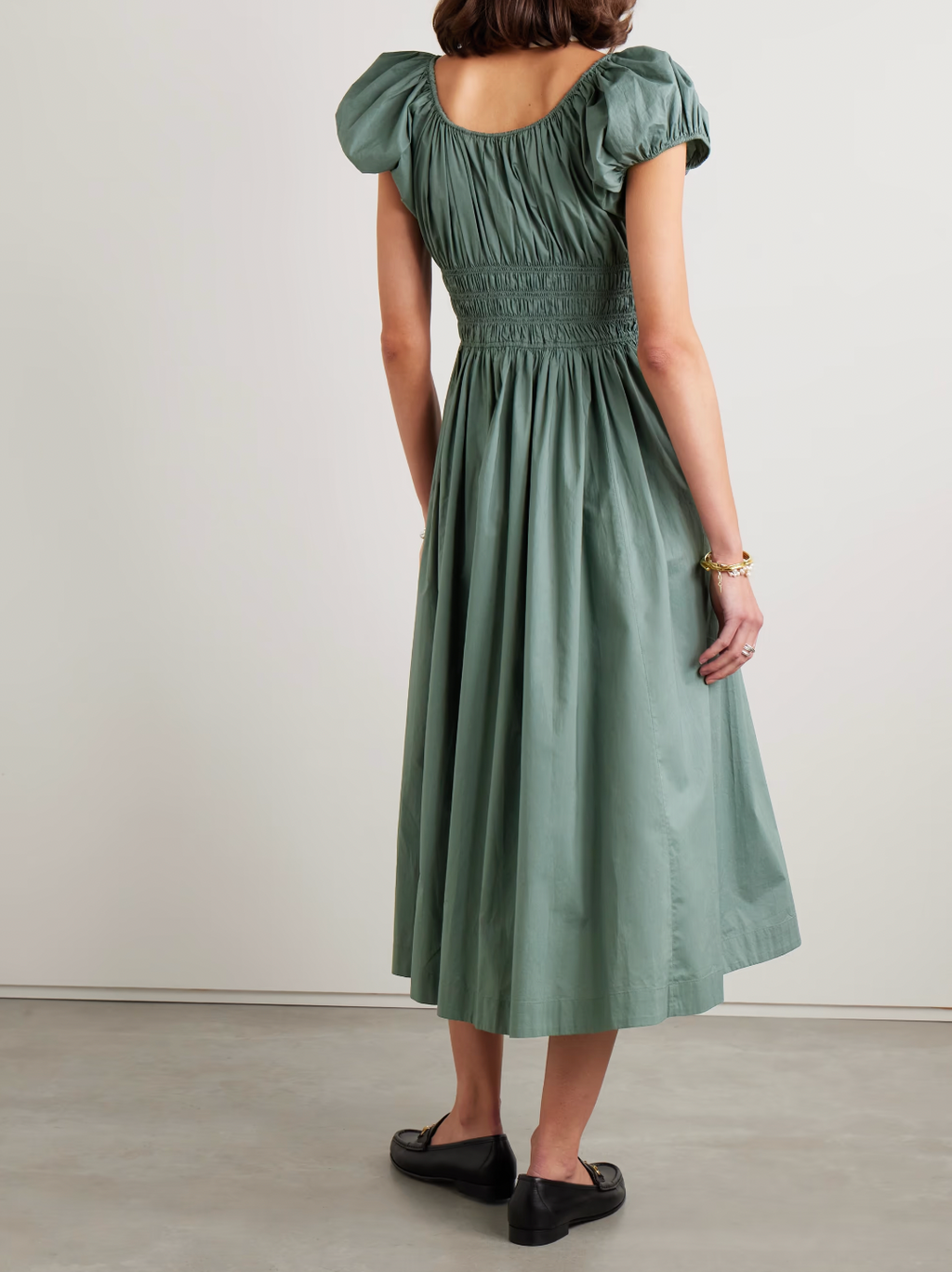 Crafted from organic cotton-poplin, the Quinn midi dress by Doen combines sustainable fabric with expert tailoring. Its shirred bodice and tie detailing create a flattering fit, enhancing natural curves while providing comfort. This versatile piece seamlessly transitions from day to evening, reflecting thoughtful design and eco-conscious materials in a refined silhouette.