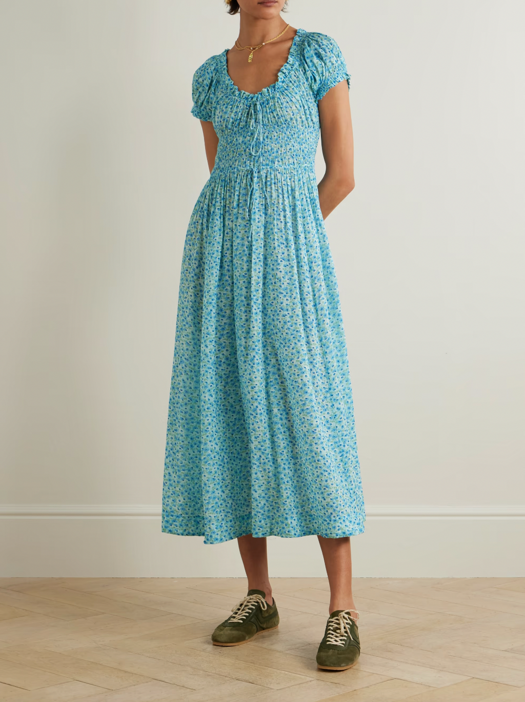 Inspired by the relaxed elegance of Southern California, this Ashlynn midi dress embodies DÔEN's signature romantic aesthetic. Crafted from breathable organic cotton-voile, it features an enchanting all-over floral print that captures effortless sophistication. The shirred bodice provides gentle shaping and comfort, while adjustable ties at the neckline and waist allow you to customize the fit to your preference. 
