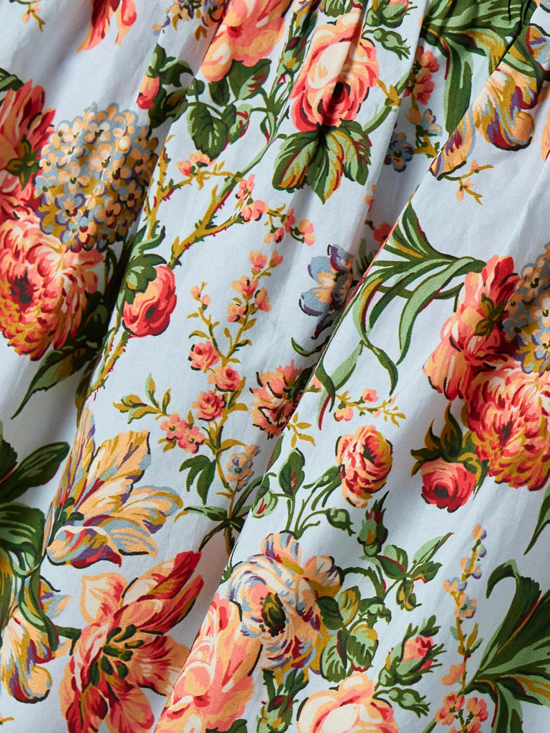 Crafted from lightweight cotton-poplin, the Julie floral-print mini dress offers breathable comfort with a refined texture ideal for warm weather. The delicate floral pattern adds a timeless, feminine touch, while the mini length provides a modern, flattering silhouette. This dress is perfect for effortless daytime elegance, combining soft fabric with expert tailoring to ensure both style and comfort throughout the day.