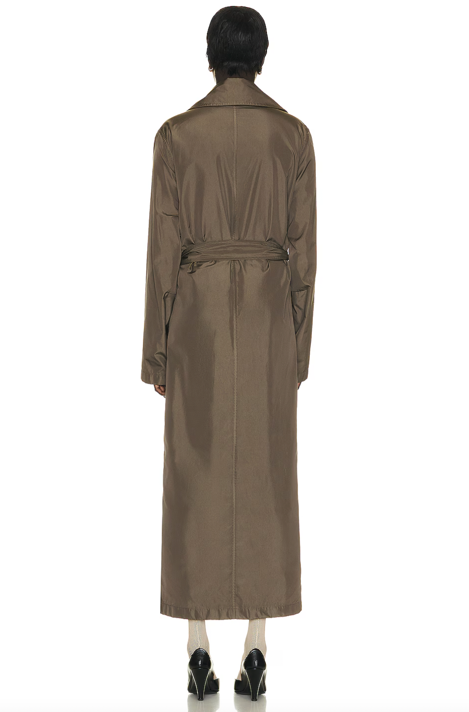 The Cadel Trench Coat by The Row features a water-repellent shell enhanced with silk for a soft, luxurious feel. Its double-breasted design and adjustable belt ensure a tailored fit that flatters any silhouette. This versatile coat offers refined comfort and protection, making it an ideal layering piece for sophisticated, polished looks.