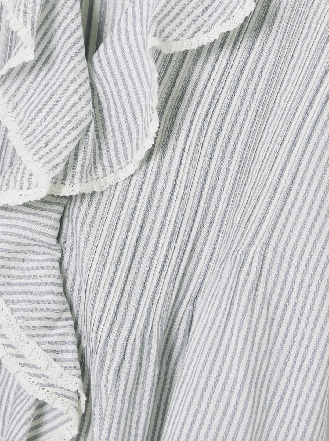 DÔEN's Henri top combines delicate detailing with sustainable craftsmanship. Crafted from organic striped cotton-voile, free from harmful pesticides, it features smocked puffed sleeves and lace-trimmed ruffles that frame the neckline. This top offers a refined, airy silhouette perfect for pairing with straight-leg jeans, balancing comfort with a sophisticated, vintage-inspired aesthetic.