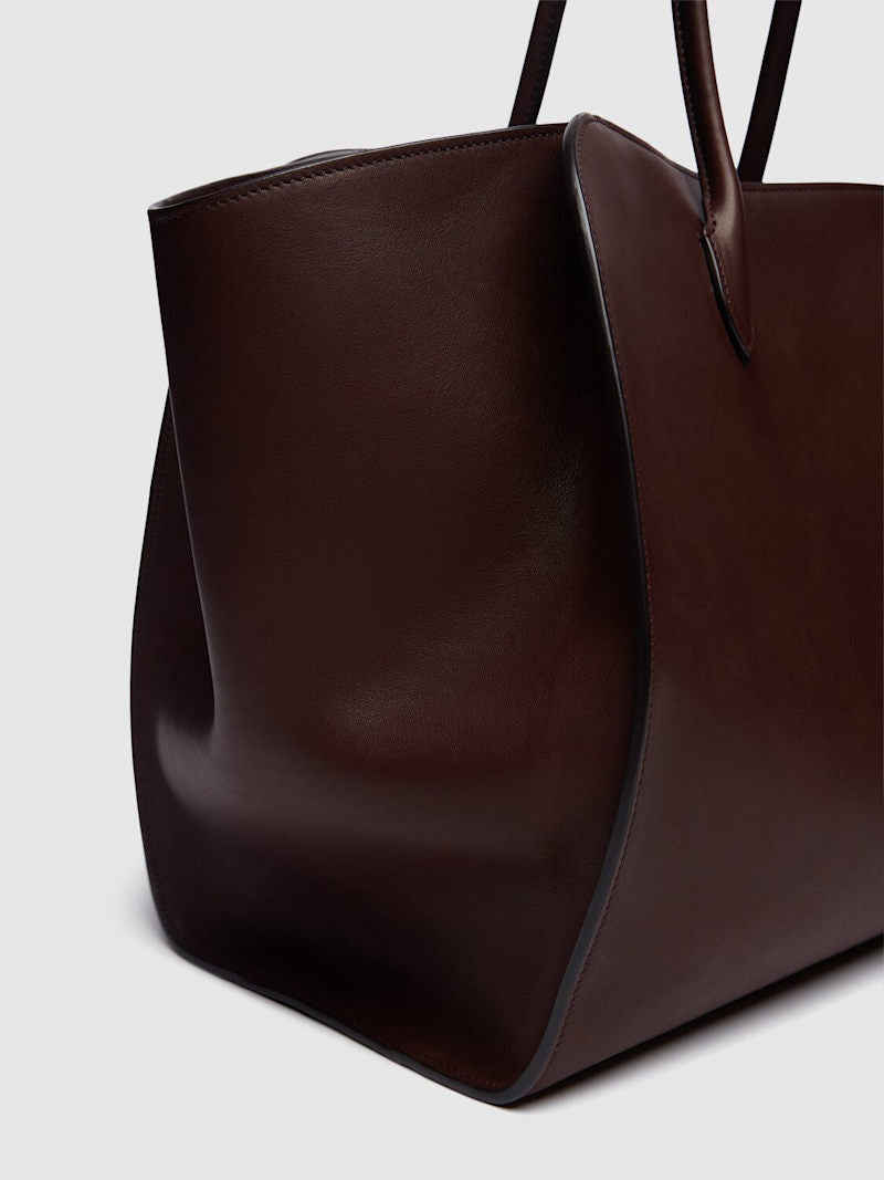 Crafted in Italy from 100% calf leather, the Marlo 17 Saddle Leather Tote Bag combines refined craftsmanship with practical design. Its chestnut hue complements double top handles for comfortable carrying, while a top toggle closure ensures secure access. The tote is lined and features an internal pocket to organize essentials, making it a sophisticated yet functional everyday accessory.