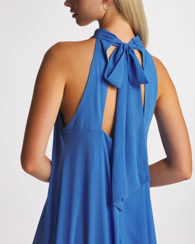 The Dress Sabrina Halterneck Ruffled Maxi by Malina features an elegant halterneck silhouette with a flattering open back. Its ruffled skirt adds movement and charm, while the tie at the neck ensures a customizable and secure fit. Perfect for formal occasions, this dress combines sophistication with feminine detail.