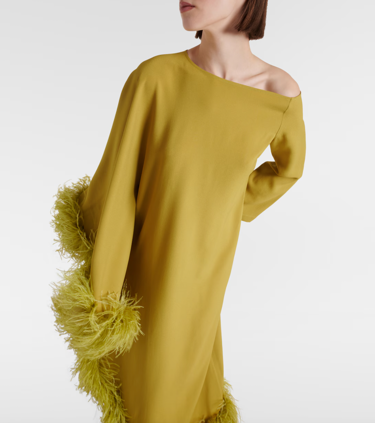 Elevate your formal wardrobe with the Ubud Extravaganza feather-trimmed gown by Taller Marmo. This exquisite dress combines sophisticated tailoring with delicate feather accents, creating an elegant silhouette that commands attention. Ideal for special occasions, it offers a refined balance of texture and movement, ensuring you stand out with effortless grace.