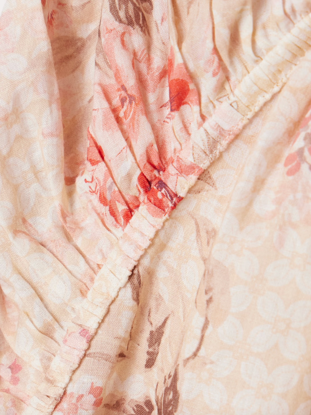 The Illuminate gathered printed ramie blouse by Zimmermann is crafted from breathable ramie fabric, offering natural comfort and durability. Its elegant gathered design enhances silhouette and movement, while the refined print adds a sophisticated touch. Ideal for both casual and dressier occasions, this blouse seamlessly combines airy texture with distinctive style.