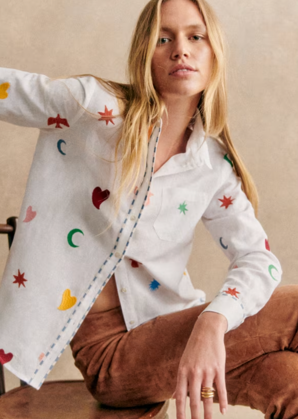 The Tomboy Shirt by Sezane features a classic collar and button-front design, crafted with mother-of-pearl buttons for subtle elegance. Its straight cut ensures a tailored yet comfortable fit, while the long sleeves add versatility for layering or standalone wear. Ideal for a polished, timeless look with expert attention to detail.
