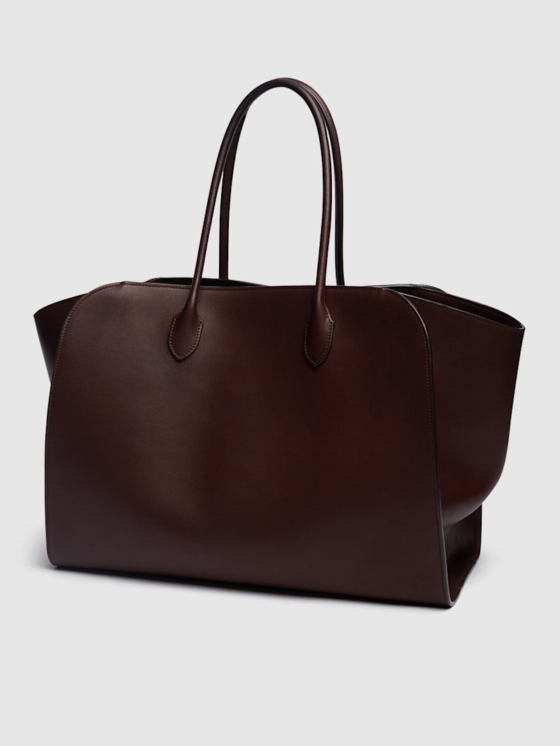 Crafted in Italy from 100% calf leather, the Marlo 17 Saddle Leather Tote Bag combines refined craftsmanship with practical design. Its chestnut hue complements double top handles for comfortable carrying, while a top toggle closure ensures secure access. The tote is lined and features an internal pocket to organize essentials, making it a sophisticated yet functional everyday accessory.