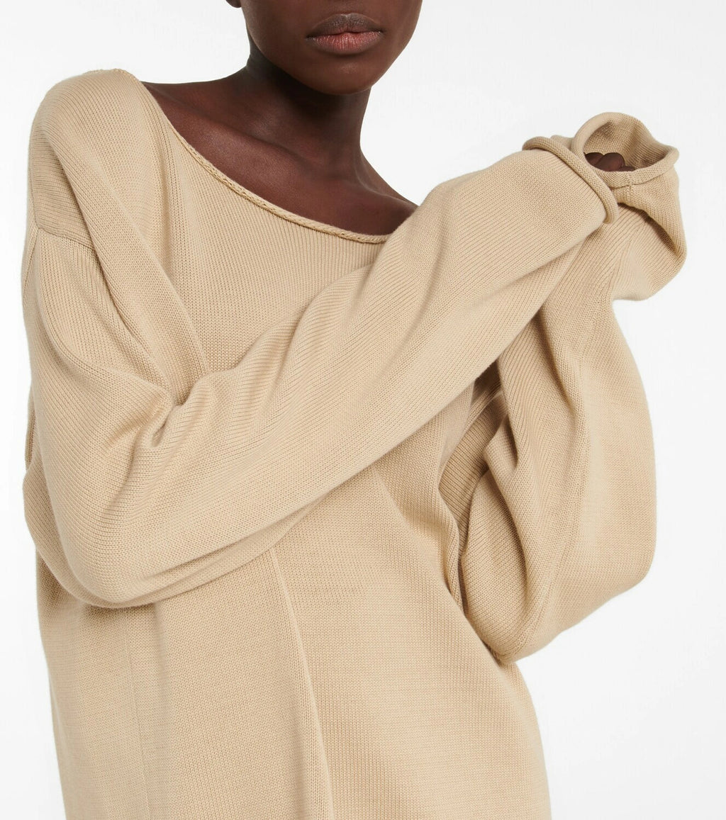 The Calas oversized cotton sweater from The Row exemplifies expert craftsmanship and timeless design. Made entirely from premium cotton, this sweater offers a soft, breathable feel ideal for all-day comfort. Its relaxed, oversized silhouette combined with a wide boat neckline creates a sophisticated yet effortlessly modern look, making it a versatile addition to any refined wardrobe.