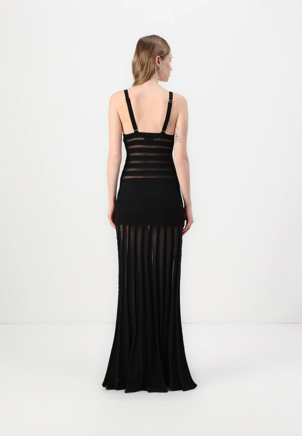 This Elisabetta Franchi maxi dress combines sophisticated knit fabric with elegant transparency details, creating a refined silhouette that balances coverage and allure. Expertly crafted, it offers a flattering fit ideal for formal occasions or evening events where style and comfort are paramount.