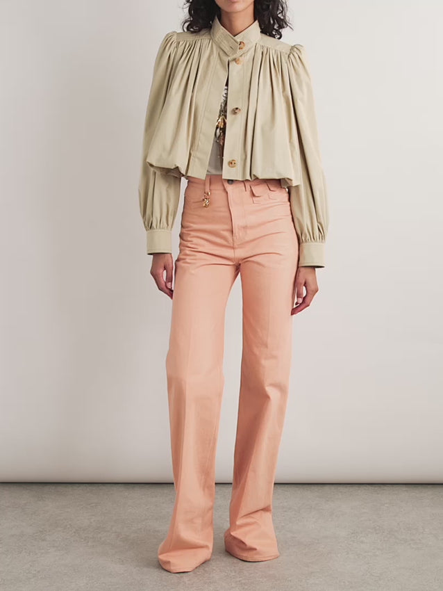 Chloé’s gathered cotton-twill jacket features a distinctive bubble hem and delicate gathers at the yoke and shoulders, offering a structured yet softly voluminous silhouette. Crafted from breathable cotton twill, it balances comfort with sophisticated tailoring. Ideal for layering, pair it with high-rise jeans and layered jewelry to channel the refined ease of the Spring ’25 runway. This jacket merges modern design with timeless wearability for a standout, expert-level addition to your wardrobe.